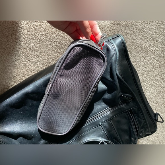 Tumi Classic Black Leather Briefcase/ Carry On Travel Bag - Picture 10 of 12